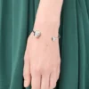 スターリングシルバー製「Anagram Pebbleカフ」 スターリングシルバー製「Anagram Pebbleカフ」