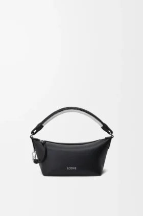 メロー・ナッパ・ラムスキン製の「Cala」ミニバッグ
