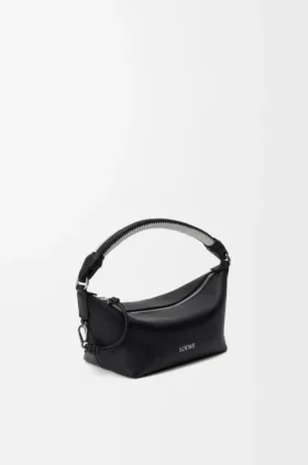 メロー・ナッパ・ラムスキン製の「Cala」ミニバッグ