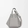 柔らかなグレインカーフスキンを使用したコンパクトなHammockバッグ 柔らかなグレインカーフスキンを使用したコンパクトなHammockバッグ