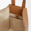 柔らかなグレインカーフスキンを使用したコンパクトなHammockバッグ 柔らかなグレインカーフスキンを使用したコンパクトなHammockバッグ