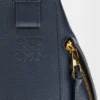 柔らかなグレインカーフスキンを使用したコンパクトなHammockバッグ 柔らかなグレインカーフスキンを使用したコンパクトなHammockバッグ