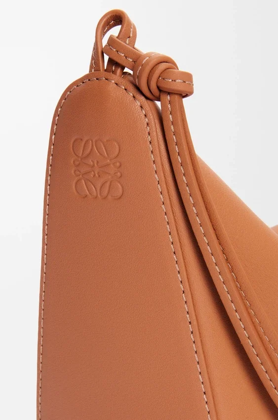 クラシックカーフスキン製 ミニ・Hammock Hobo クラシックカーフスキン製 ミニ・Hammock Hobo