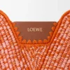 ラフィアとカーフスキンを使用したミディアムサイズのloeweスイングバッグ ラフィアとカーフスキンを使用したミディアムサイズのloeweスイングバッグ