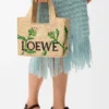 ラフィア製のスモール「loewe Font Tote」トートバッグ ラフィア製のスモール「loewe Font Tote」トートバッグ