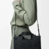 ラフィア製のスモール「loewe Font Tote」トートバッグ ラフィア製のスモール「loewe Font Tote」トートバッグ