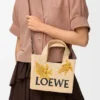ラフィア製のスモール「loewe Font Tote」トートバッグ ラフィア製のスモール「loewe Font Tote」トートバッグ