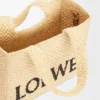 ラフィア製のスモール「loewe Font Tote」トートバッグ ラフィア製のスモール「loewe Font Tote」トートバッグ