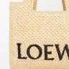 ラフィア製のスモール「loewe Font Tote」トートバッグ ラフィア製のスモール「loewe Font Tote」トートバッグ