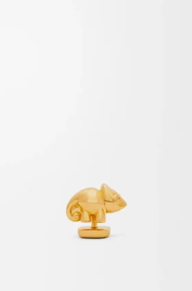 真鍮製のカメレオンピン