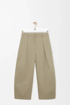 コットン製クロップドパンツ コットン製クロップドパンツ