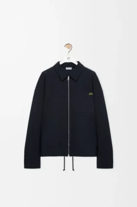 コットン素材のジップアップジャケット