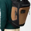 キャンバスとスエード製の「フレックス」ロールトップ・バックパック キャンバスとスエード製の「フレックス」ロールトップ・バックパック
