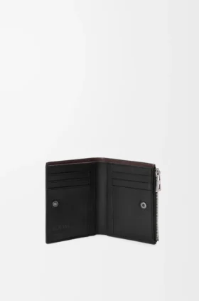 しなやかなグレインカーフスキンとスエード製の「スイッチ」スリムコンパクト財布