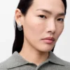 スターリングシルバーとクリスタル製のフェザーイヤリング