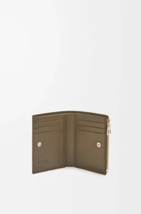 光沢のあるカーフスキン製 スリムコンパクト財布