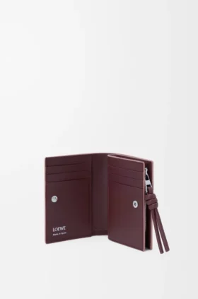 光沢のあるナッパカーフスキン製「ノット」コンパクト財布