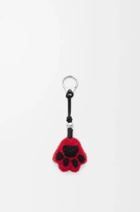 シープスキンとカーフスキン製の「Paw」チャーム