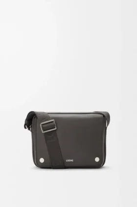 スムースカーフスキン製 ミディアム Pebble メッセンジャーバッグ