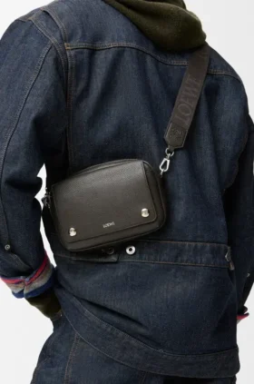 しなやかなグレインカーフスキン製のスモール・Pebble・メッセンジャーバッグ