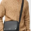 スムースカーフスキン製 ミディアム Pebble メッセンジャーバッグ スムースカーフスキン製 ミディアム Pebble メッセンジャーバッグ