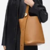 滑らかなカーフスキン製 ミディアム Pebble Bucket 滑らかなカーフスキン製 ミディアム Pebble Bucket