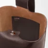 しなやかなグレイン加工カーフスキン製のラージ・Pebble Bucket しなやかなグレイン加工カーフスキン製のラージ・Pebble Bucket