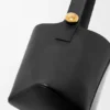 滑らかなカーフスキン製 ミディアム Pebble Bucket 滑らかなカーフスキン製 ミディアム Pebble Bucket