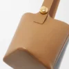 滑らかなカーフスキン製 ミディアム Pebble Bucket 滑らかなカーフスキン製 ミディアム Pebble Bucket