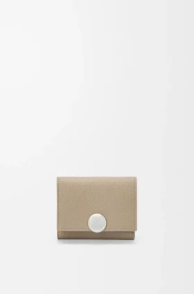 Pebbleグレインカーフスキン製「Pebble」トリフォールド財布