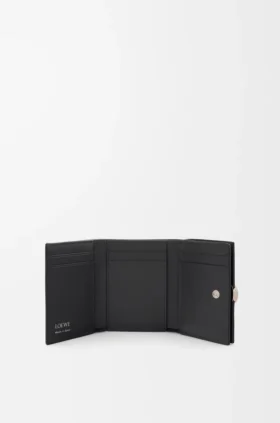 Pebbleグレインカーフスキン製「Pebble」トリフォールド財布