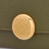 Pebbleグレインカーフスキン製の「Pebble スモール バーティカル 財布」 Pebbleグレインカーフスキン製の「Pebble スモール バーティカル 財布」