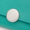 Pebbleグレインカーフスキン製の「Pebble スモール バーティカル 財布」 Pebbleグレインカーフスキン製の「Pebble スモール バーティカル 財布」