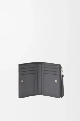 しなやかなグレインカーフスキン製の「Puzzle」スリムコンパクト財布