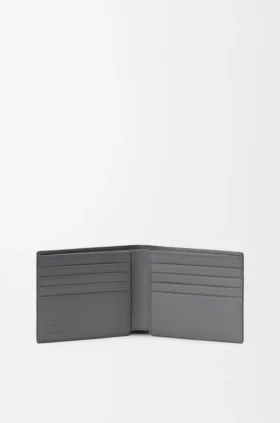 しなやかなグレインカーフスキン製のPuzzleバイフォールド財布
