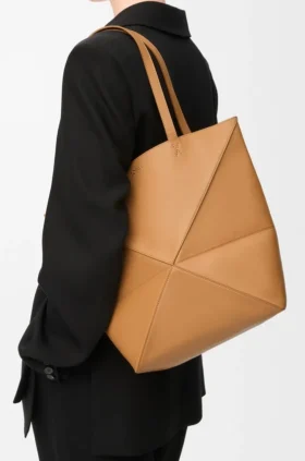 光沢のあるカーフスキン製 ミディアム Puzzle Fold トートバッグ