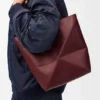 光沢のあるカーフスキン製 ミディアム Puzzle Fold トートバッグ 光沢のあるカーフスキン製 ミディアム Puzzle Fold トートバッグ