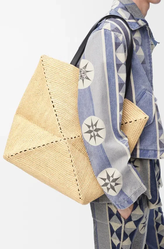 ラフィア製 XL Puzzle Fold トートバッグ ラフィア製 XL Puzzle Fold トートバッグ
